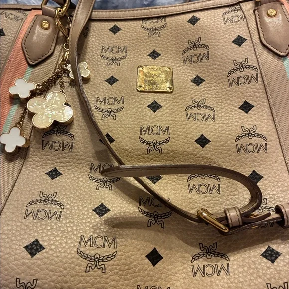 MCM Tan and Pink Tote Bag with Gold Accents Q4382 Munchen - Picture 2 of 11